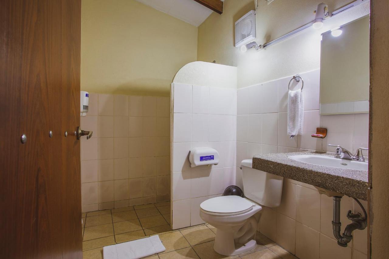 Hotel La Hacienda Quesada  Luaran gambar