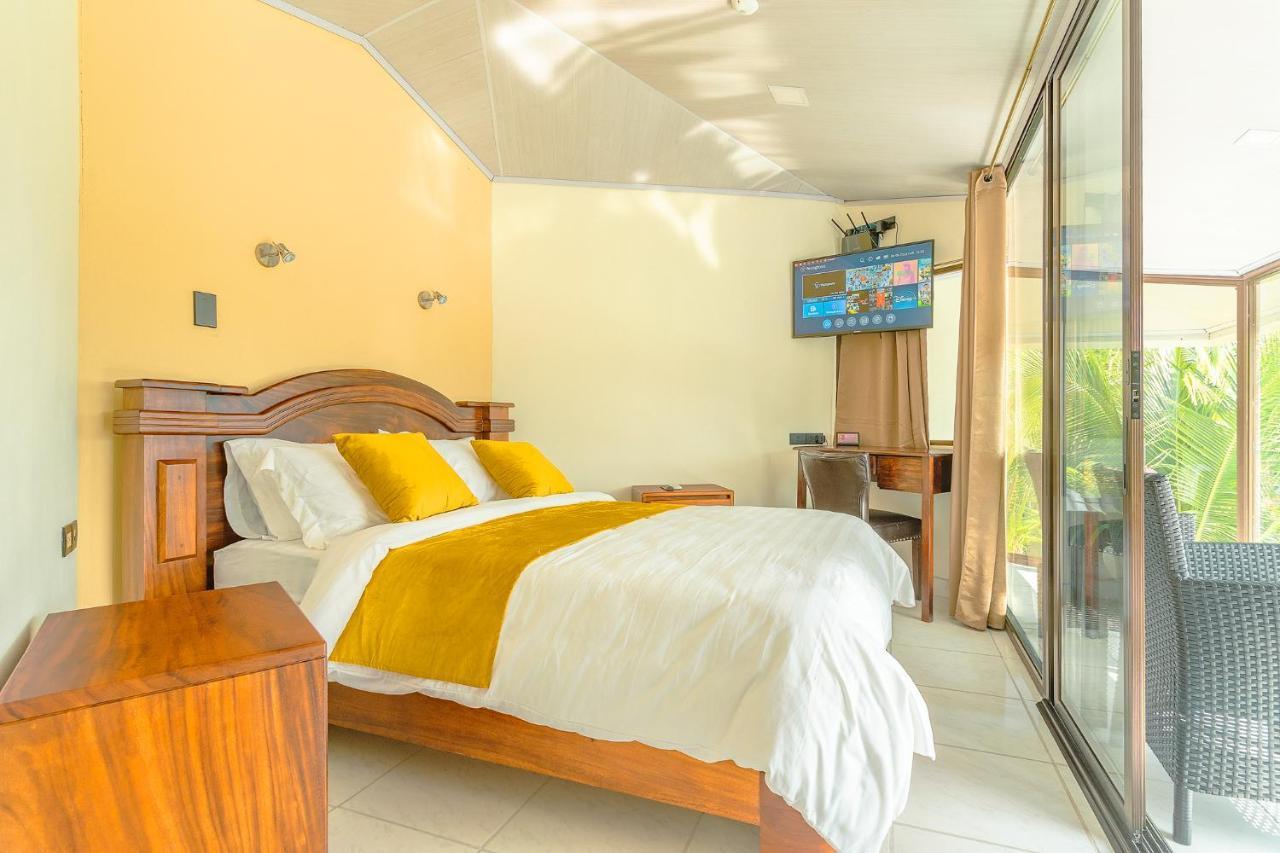 Hotel La Hacienda Quesada  Luaran gambar